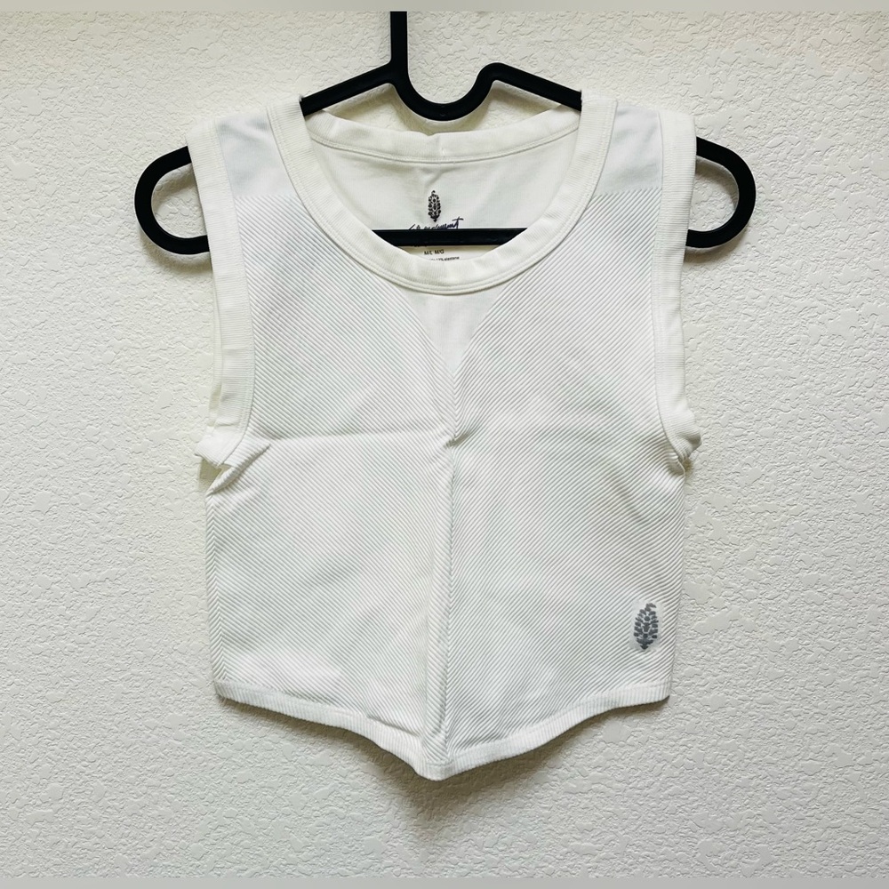 FREE PEOPLE Movement White Free Throw Muscle Tank Size M/L
Activewear